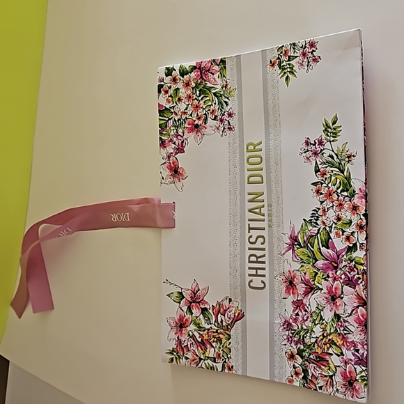 NWT Dior flower gift bag with pink logo ties 💗 - Picture 4 of 5